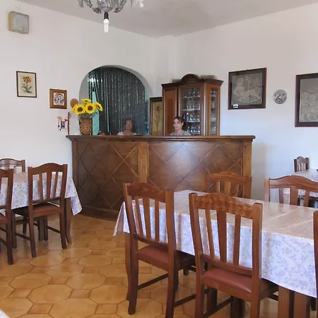 מלון Casa Adolfo Ischia