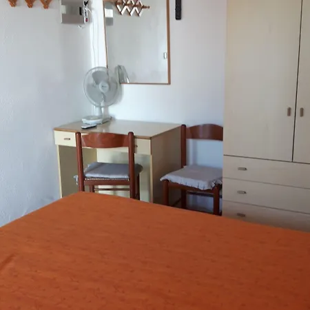 מלון Casa Adolfo Ischia 2*