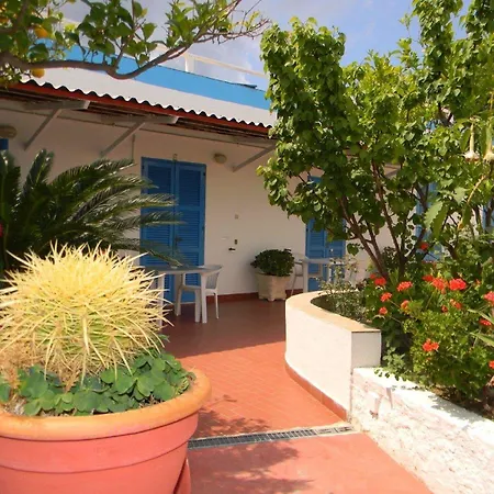 Casa Adolfo Ischia מלון 2*