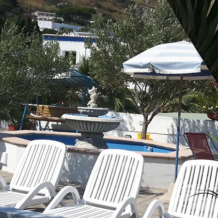 מלון Casa Adolfo Ischia