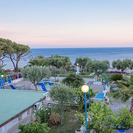 Casa Adolfo Ischia מלון 2*