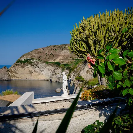 Casa Adolfo Ischia מלון 2*
