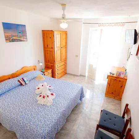 מלון Casa Adolfo Ischia