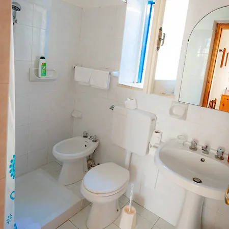 מלון Casa Adolfo Ischia